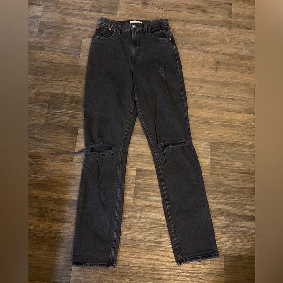 Abercrombie & Fitch Denim - Abercrombie & Fitch Women's 90s Straight Ultra High Rise Black Distressed Jeans